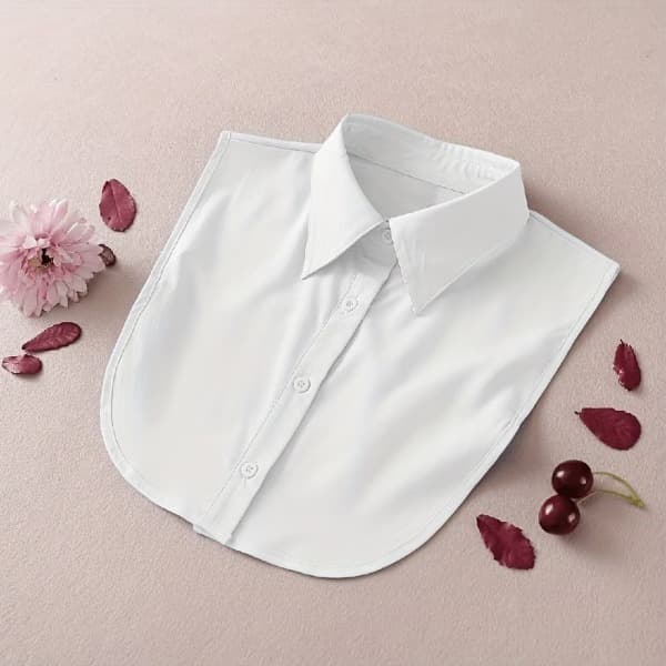 A Detachable False Collar with a Pointed Collar Design